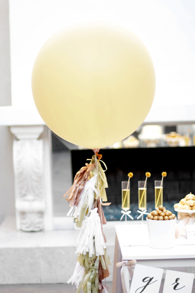 How+To+Make+Balloon+Tassels